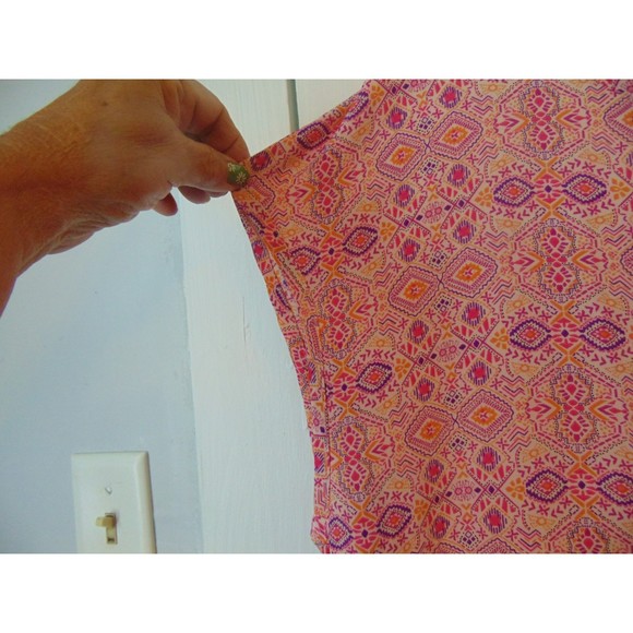 Cynthia Rowley Blouse in Size Xl in great condition 100% polyester - Picture 5 of 8